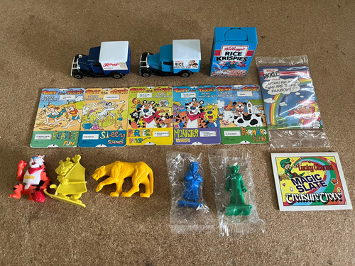 Bundle vintage cereal toys - bundle, of