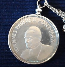 Pope John Paul II British Visit 1982 Medalion. On 26" White metal chain. A/F.