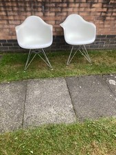 eames plastic armchair design charles and ray eames vitra made in  germany 