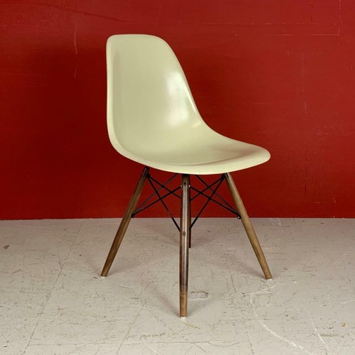 Eames dsw chair - herman, miller
