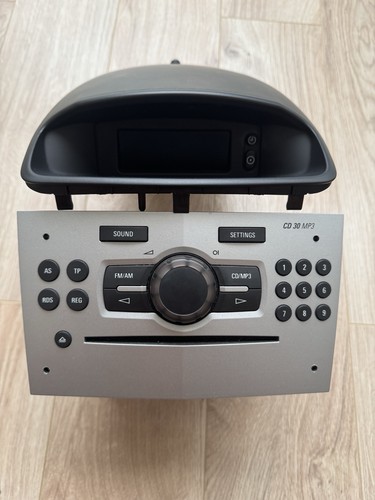 Vauxhall mp3 radio and - 30,