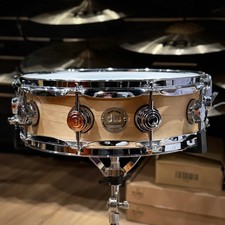 DW Collectors Gold Badge 14x5"