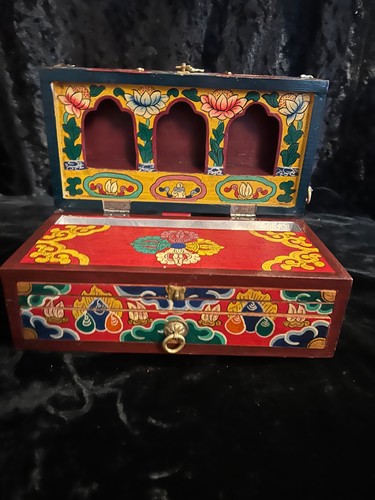 Buddhist shrine set