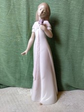 Nao Figurine No. 1570 ' Elegant Pose ' Young Lady Figure c2006