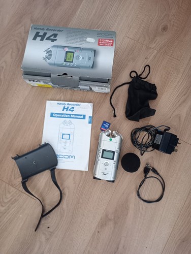 Zoom hand held recorder - hand,