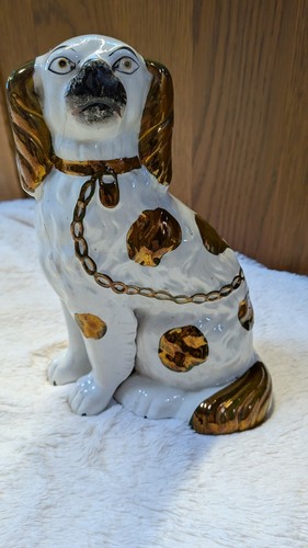 Staffordshire spaniel pottery - spaniel,