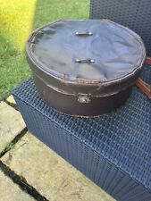 VINTAGE TRAVEL HAT BOX IN BROWN FAUX LEATHER