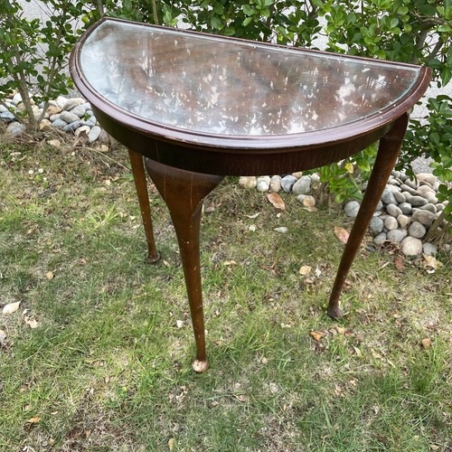 Mahogany inlaid demi - mahogany, lune