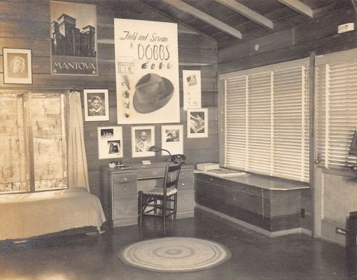Vintage cozy cabin bedroom - cozy,