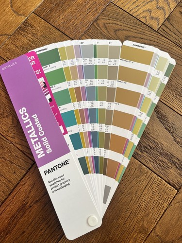 Pantone metallics guide 655 - ,