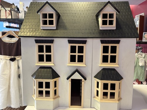 Georgian style doll house - style,