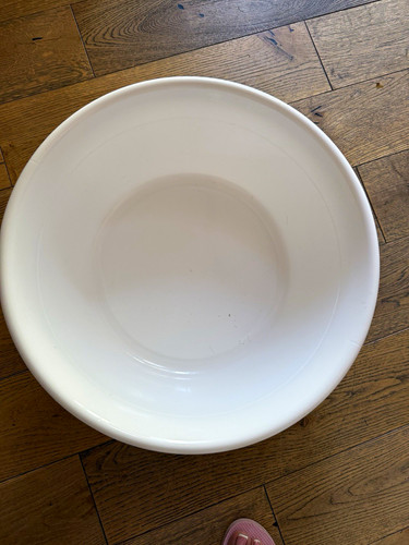 Large white plastic round - large, tub
