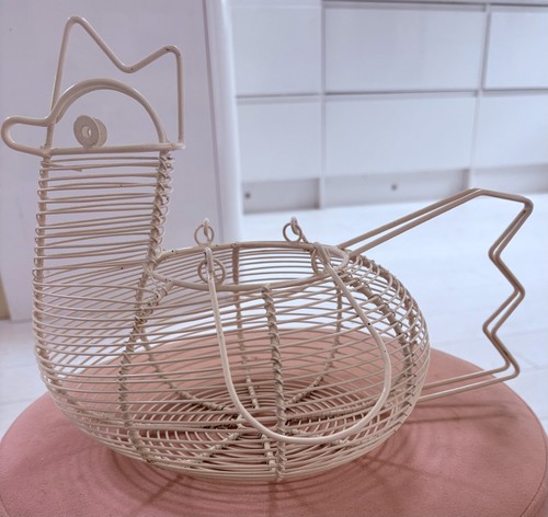 Vintage wire hen - , shaped