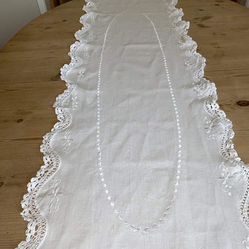 Large vintage lace edged - large,