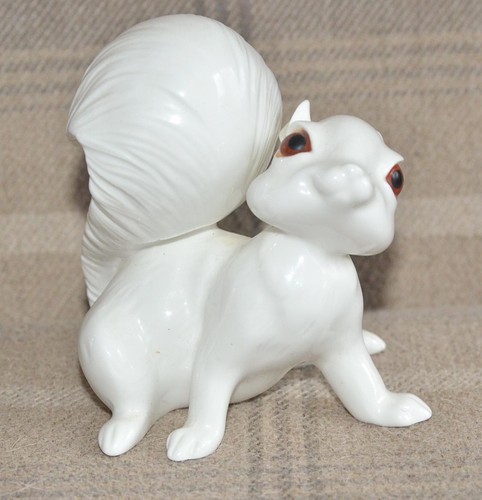Vtg sitting squirrel by - squirrel",