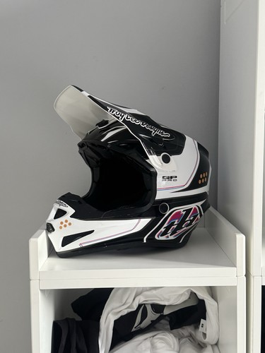 Troy lee designs pro helmet - troy,