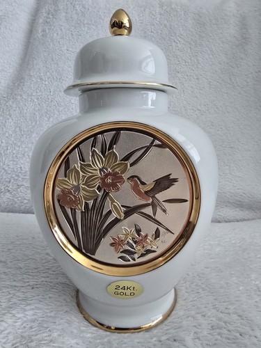 The art chokin jar with - art, of