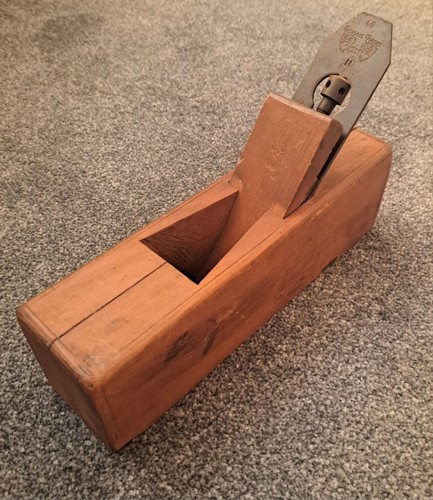 Vintage antique woodworking - /,