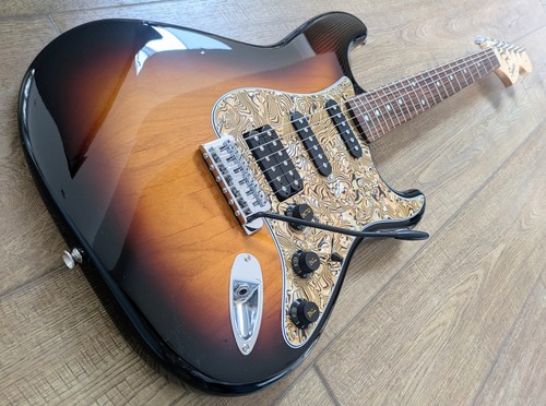 Unique fender squier strat - fender,