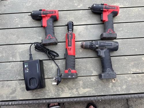 Snap battery tools - on,
