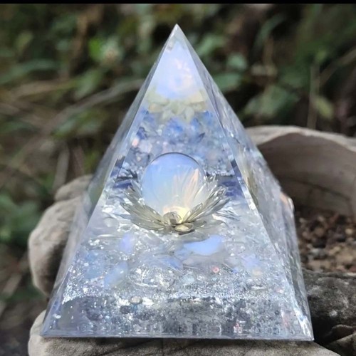 Pyramid ornament amethyst - pyramid,