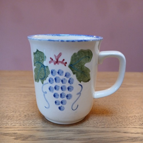 Poole pottery grapevine mug - poole,