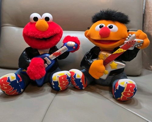 Elmo rock roll with guitar - n,