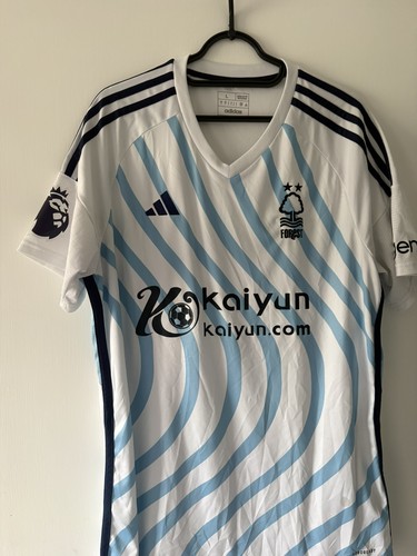Nottingham forest white and - white,