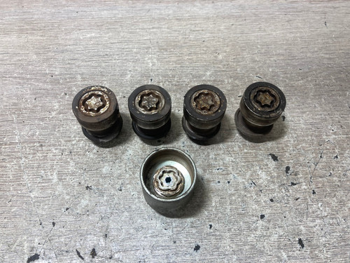2008 ford galaxy - locking, wheel