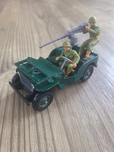 Britains deetail toy soldiers - britains,