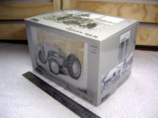 Universal Hobbies 1/16 FERGUSON TEA 20 1949 Tractor Diecast Model UH2690