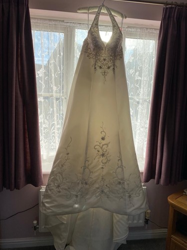 Stunning halter neck wedding - halter,