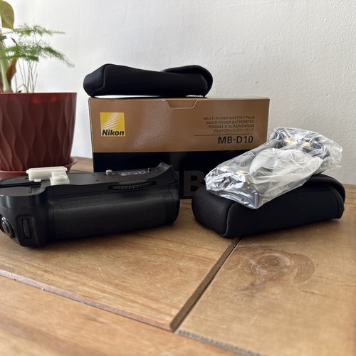 Original nikon d10 battery - mb-d10,