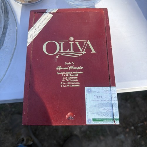 Empty cigar box oliva series - box,