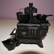 QUEEN Stove Miniature Cast
