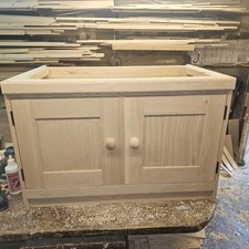 housing for a 900mm belfast sink with oak front ONE ONLY Hence the price 