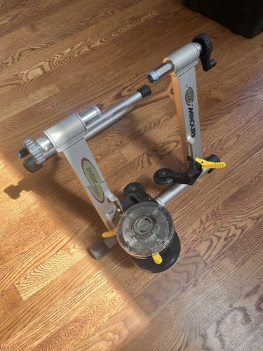 Minoura bicycle bike trainer - bicycle,