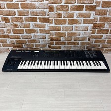 Yamaha V50 Synthesizer 61-Key