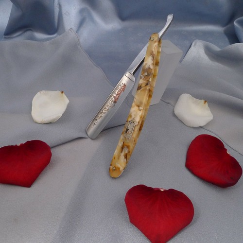 Single piece razor catcher - single, piece!