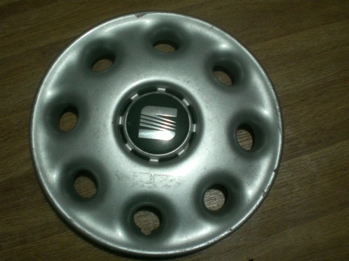 Seat wheel trim hub cap - ,