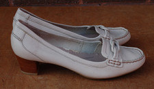 M &S Footglove Size 7.5 Cream