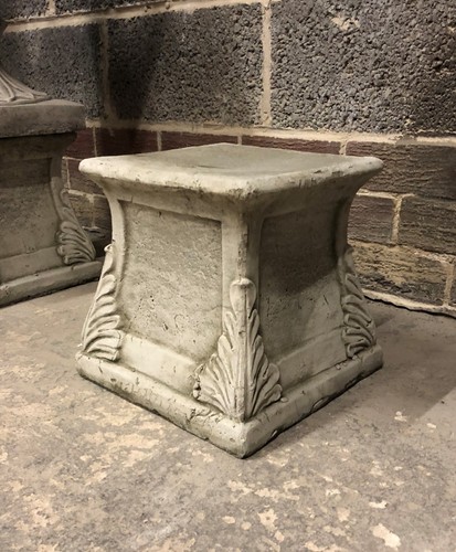 Leaf plinth stone - , garden