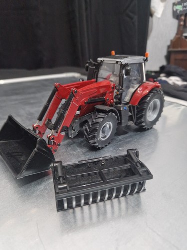 Diecast farm tractor model - model, w/