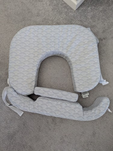 Breastfeeding pillow - breastfeeding,
