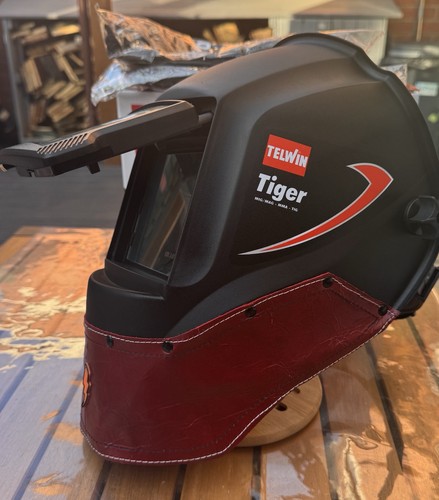 Flip welding helmet - helmet, with