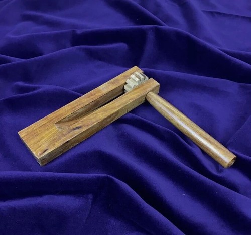 Percussion rattle clacker - percussion, in