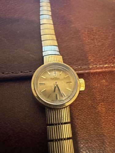 Omega ladies watch 9ct gold - omega,