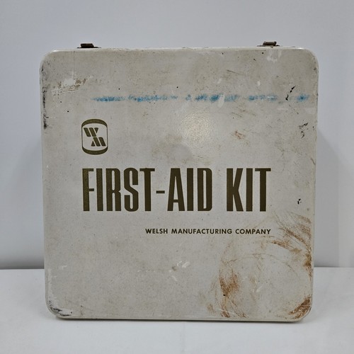 Welsh first aid metal wall - welsh,