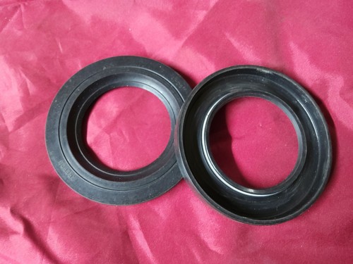Military trailer hub seal - ,