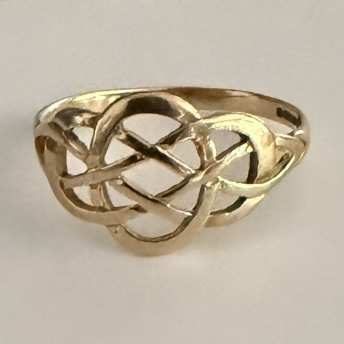 9ct yellow gold celtic knot - 9ct,